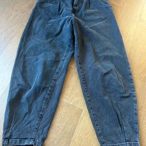 Zara Women's Black Denim Relaxed Tapered Jeans Size  8